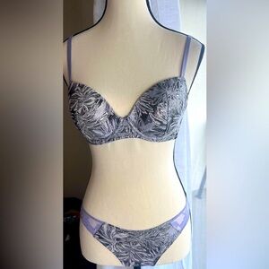 🥳🤩New WOT Set Victoria’s  Secret Purple and Silver Leaf Print Bra